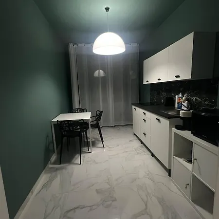 Apartment Vale House Near Rho Fair