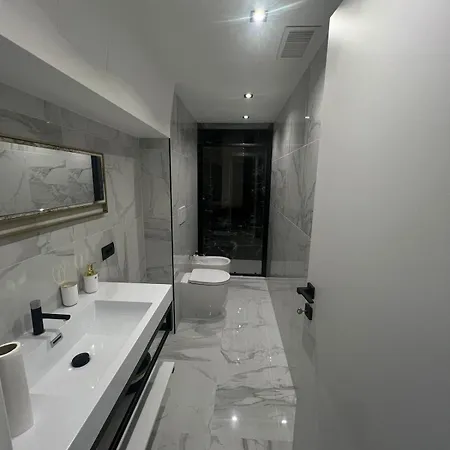Vale House Near Rho Fair Apartment *